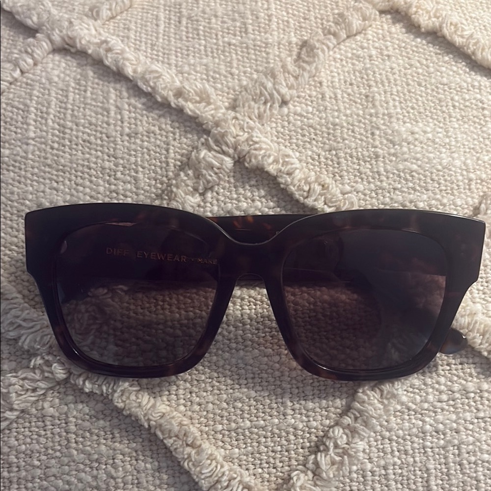 Diff Bella 2 Brown Tortoise Sunglasses - image 1